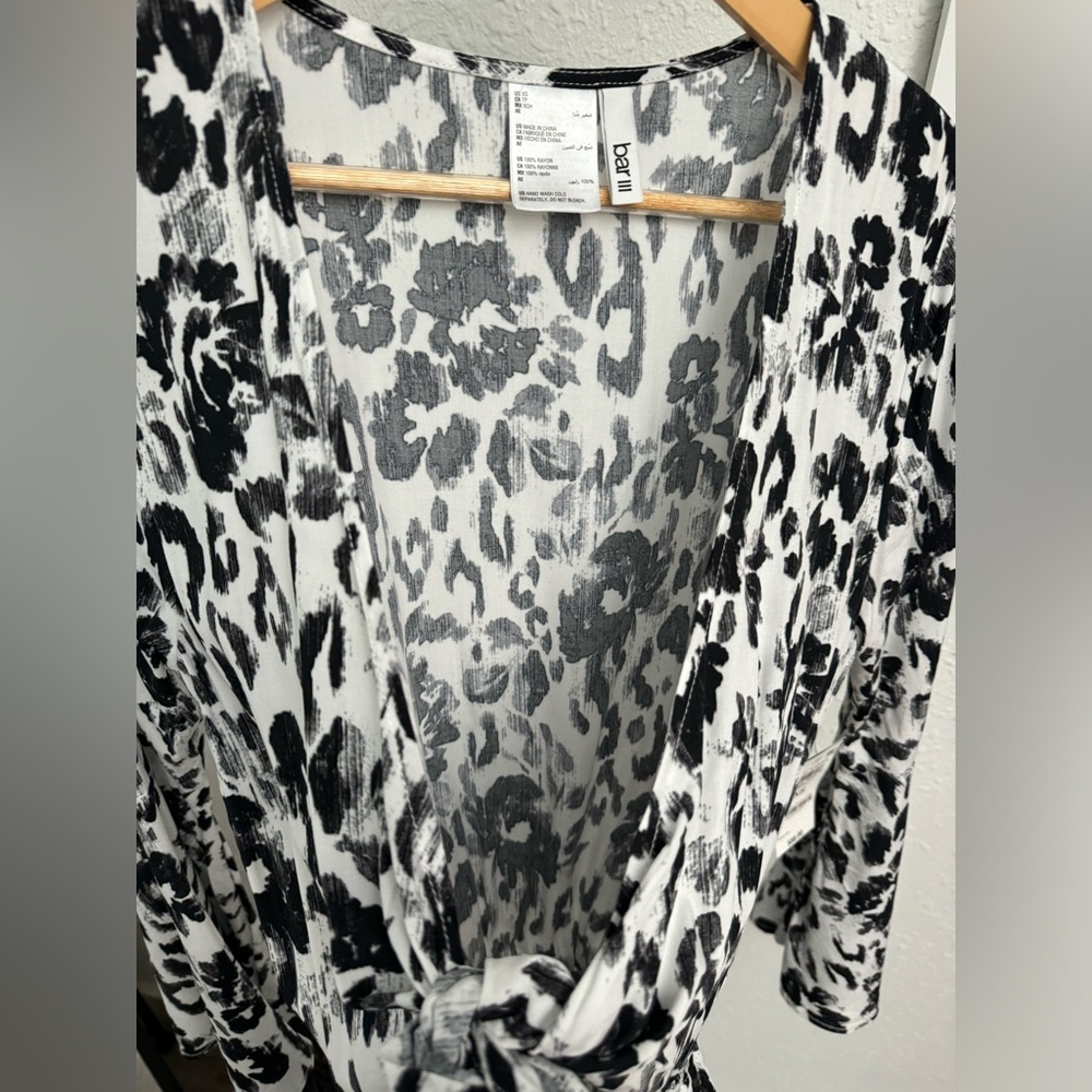 Women's Spot Garden Knot-Front Long-Sleeve Romper NWT - Picture 9 of 10